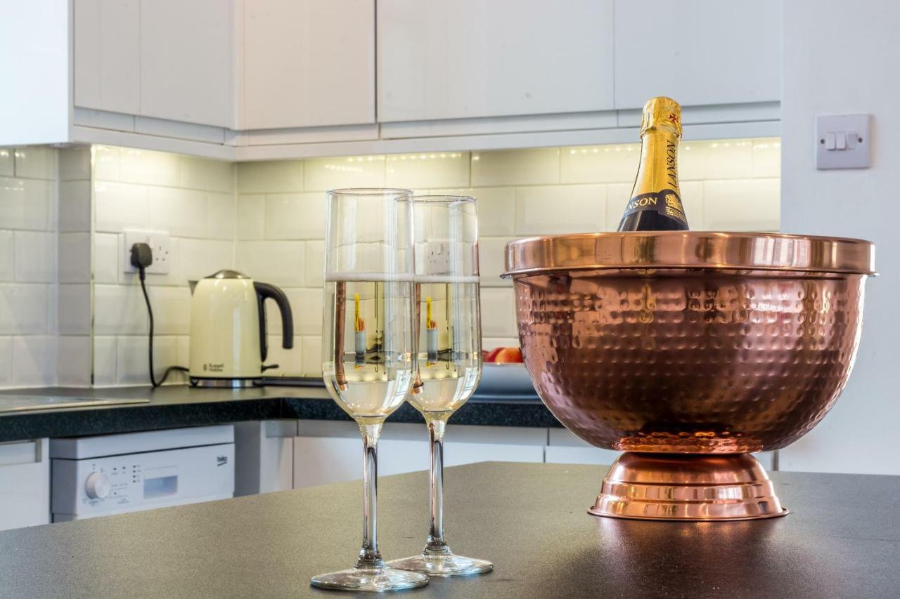 Castle Properties: The Sovereign 5 Bed Town House Виндзор Экстерьер фото